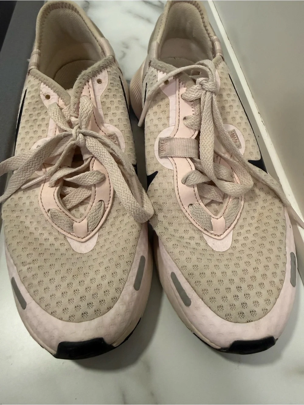 Nike Reposto pink sneaker Women’s Size 7